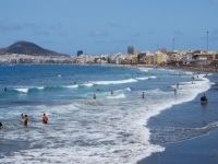 Surfing, sunbathing, swimming or strolling, Playa de Las Canteras is a great place to relax in the heart of the new city.