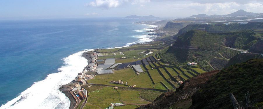 the Northern shores of gran Canaria ideal for surfing but limit diving options